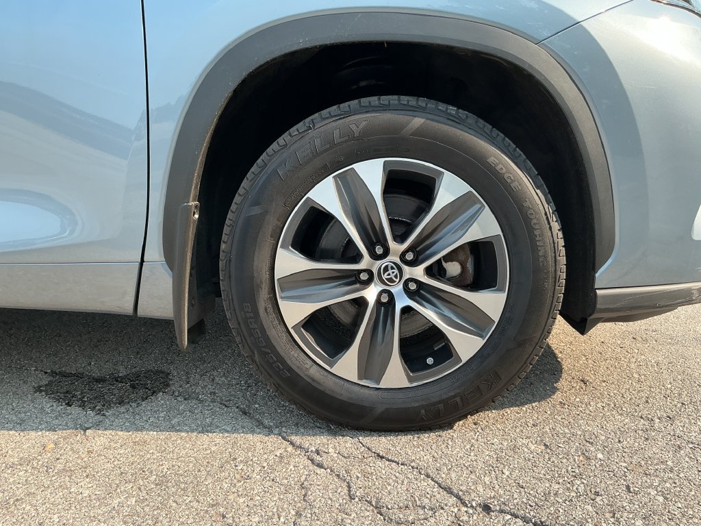 Used 2023 Toyota Highlander XLE FWD image 12
