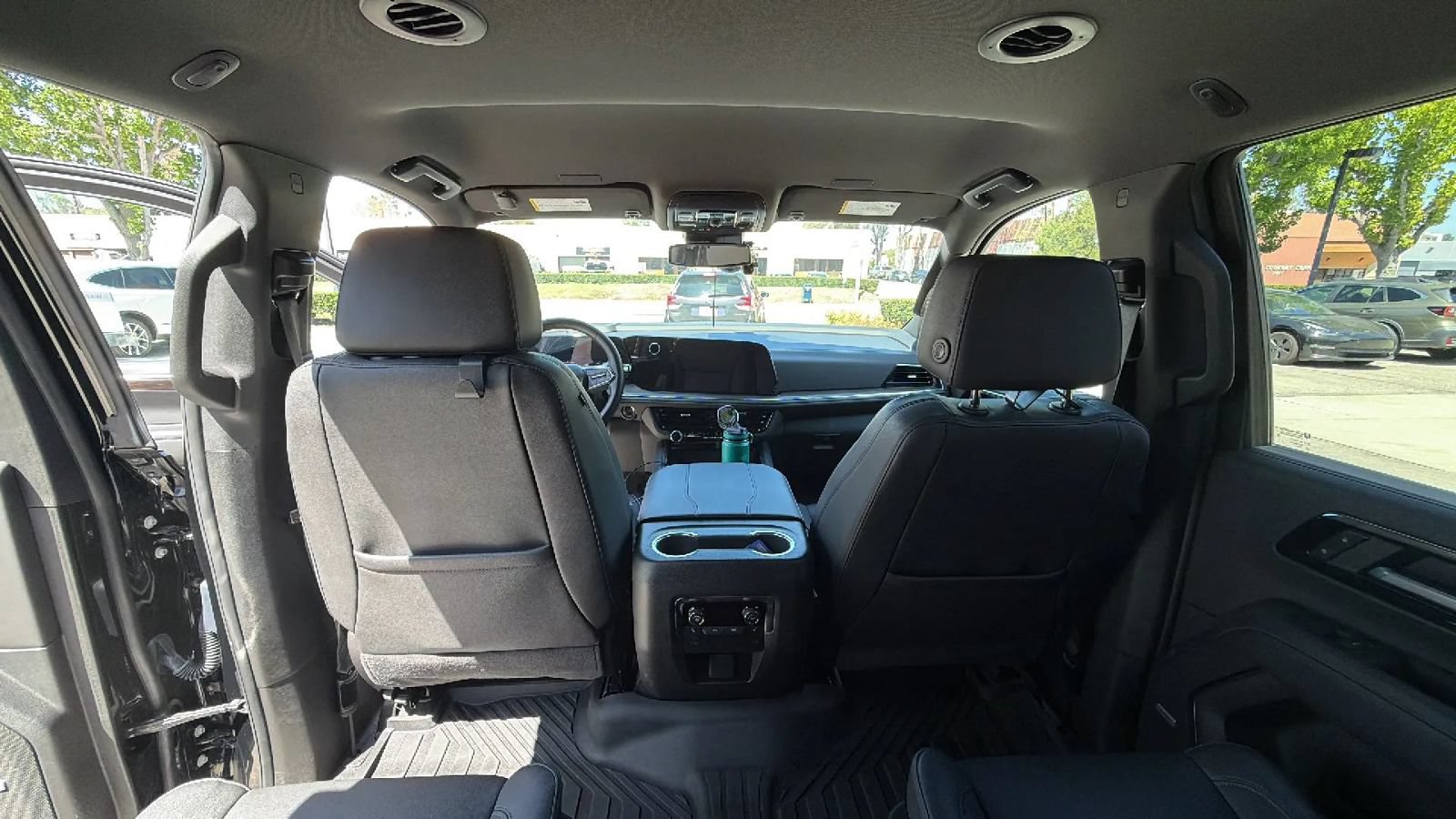 Used 2026 Chevrolet Suburban LT w/ Comfort Package RWD image 18