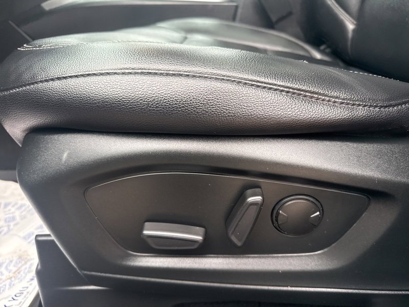 Used 2020 Ford Explorer XLT w/ Equipment Group 202A image 27