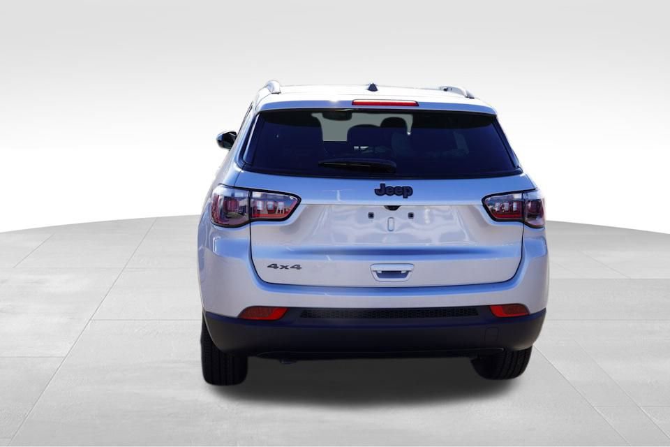 New 2025 Jeep Compass Latitude w/ Sun & Sound Group image 4