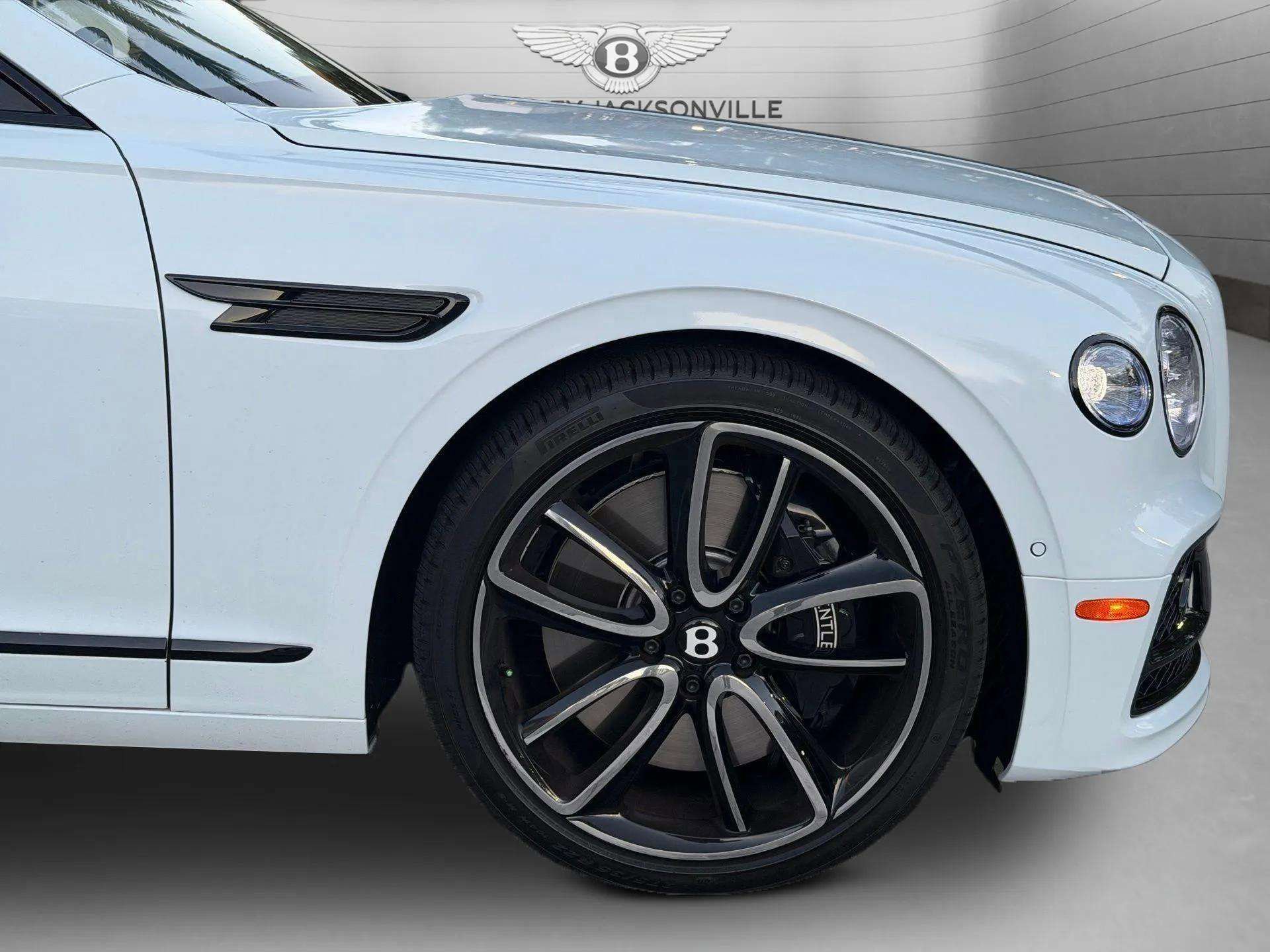 Used 2024 Bentley Flying Spur V8 image 6