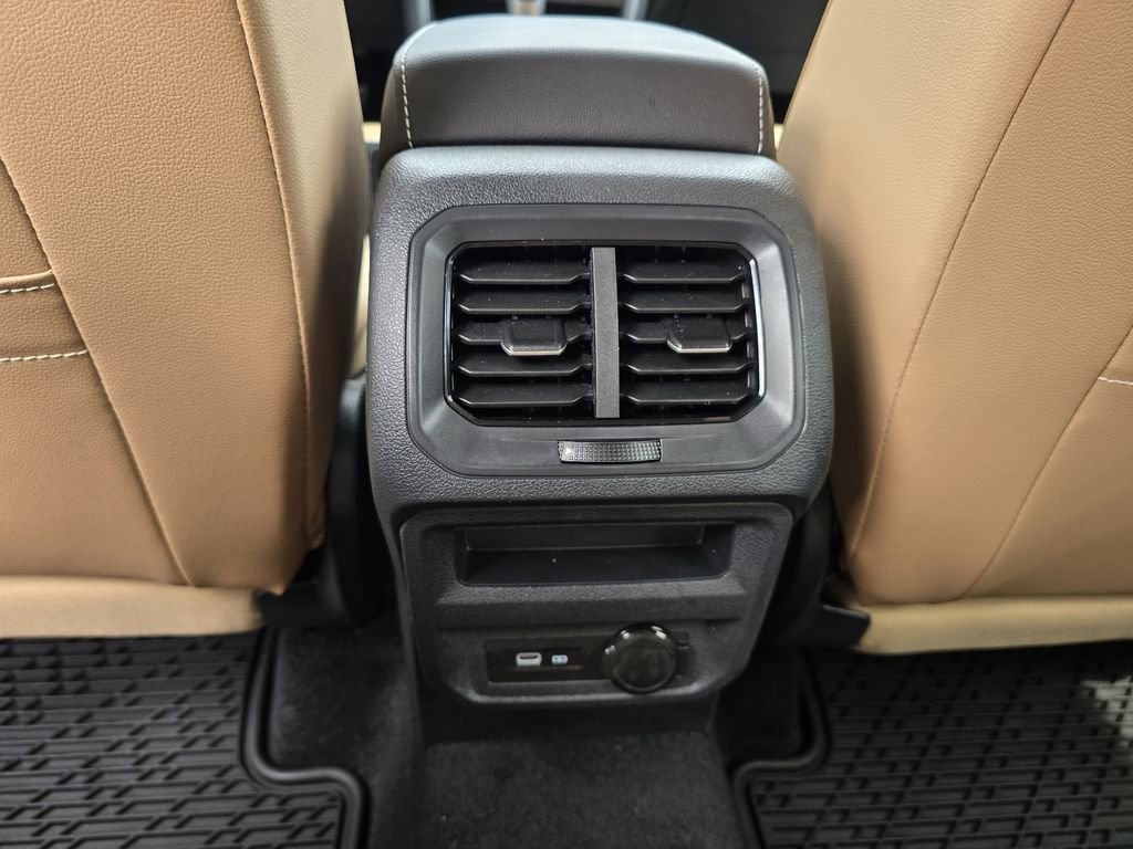 Used 2024 Volkswagen Tiguan SE image 24