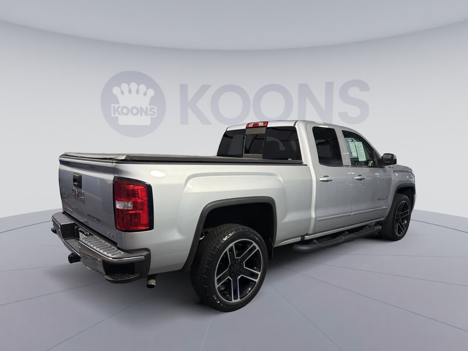 Used 2018 GMC Sierra 1500 SLE w/ Black Pack AWD/4WD image 7