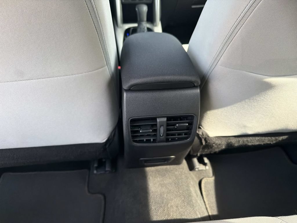 Used 2022 Toyota Corolla Cross LE AWD/4WD image 17