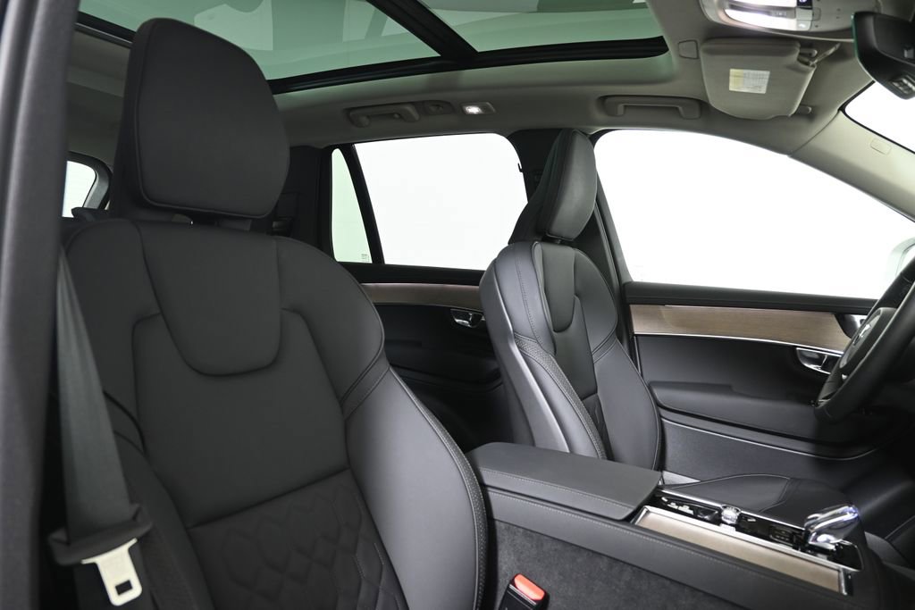 Used 2025 Volvo XC90 B5 Plus w/ Protection Package Premier image 33