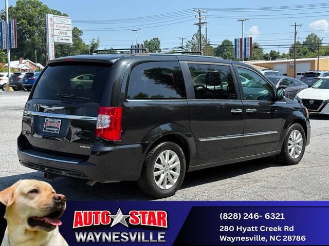 Used 2015 Chrysler Town & Country Limited Platinum FWD image 3