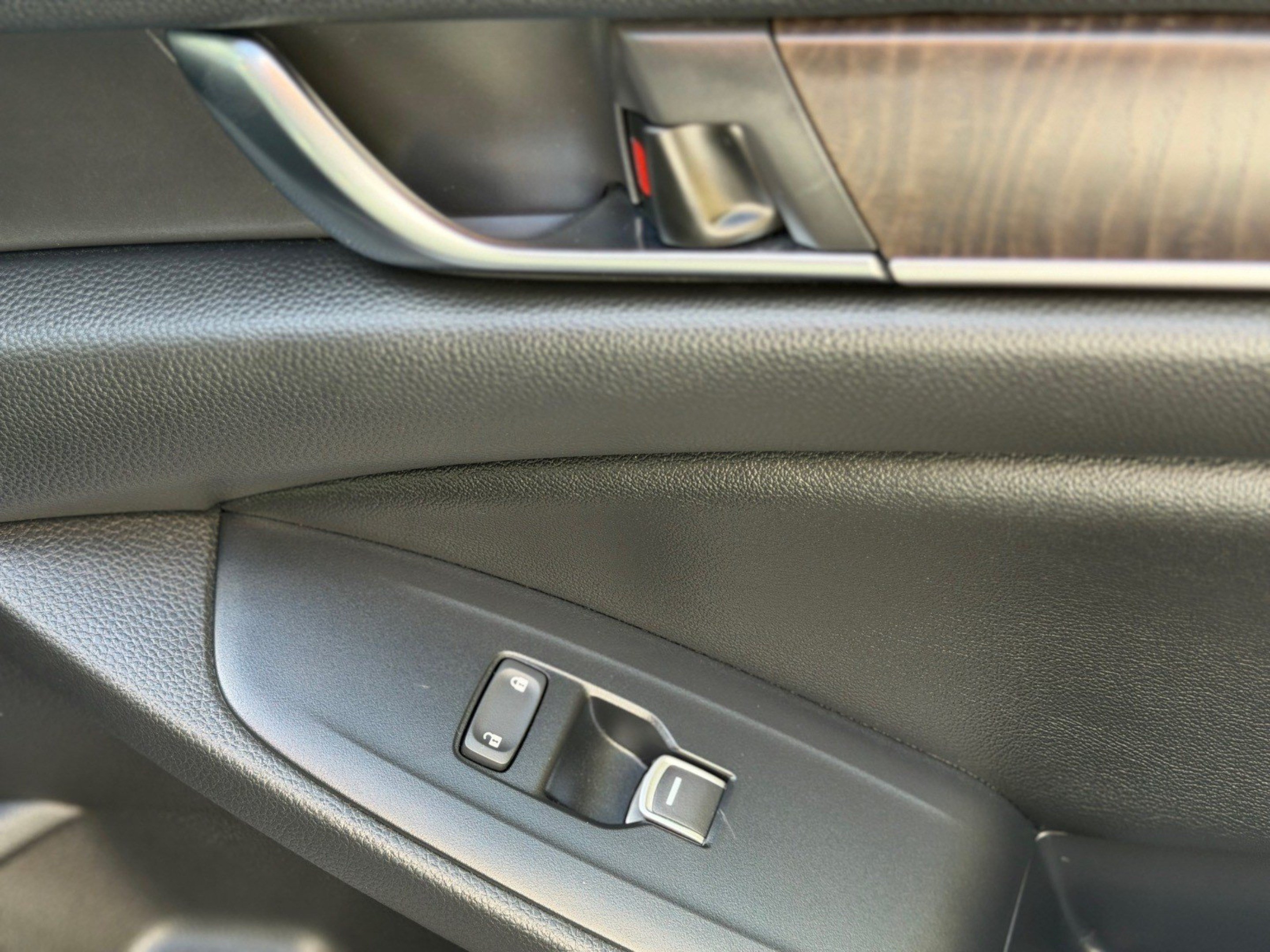 Used 2019 Honda Accord Touring image 9