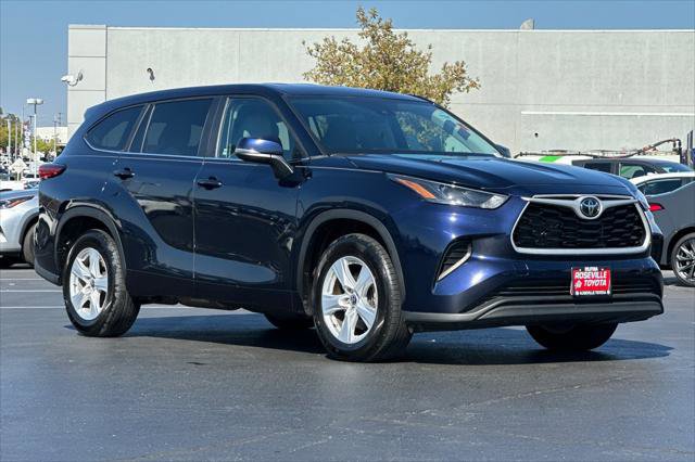 Certified 2023 Toyota Highlander L image 5