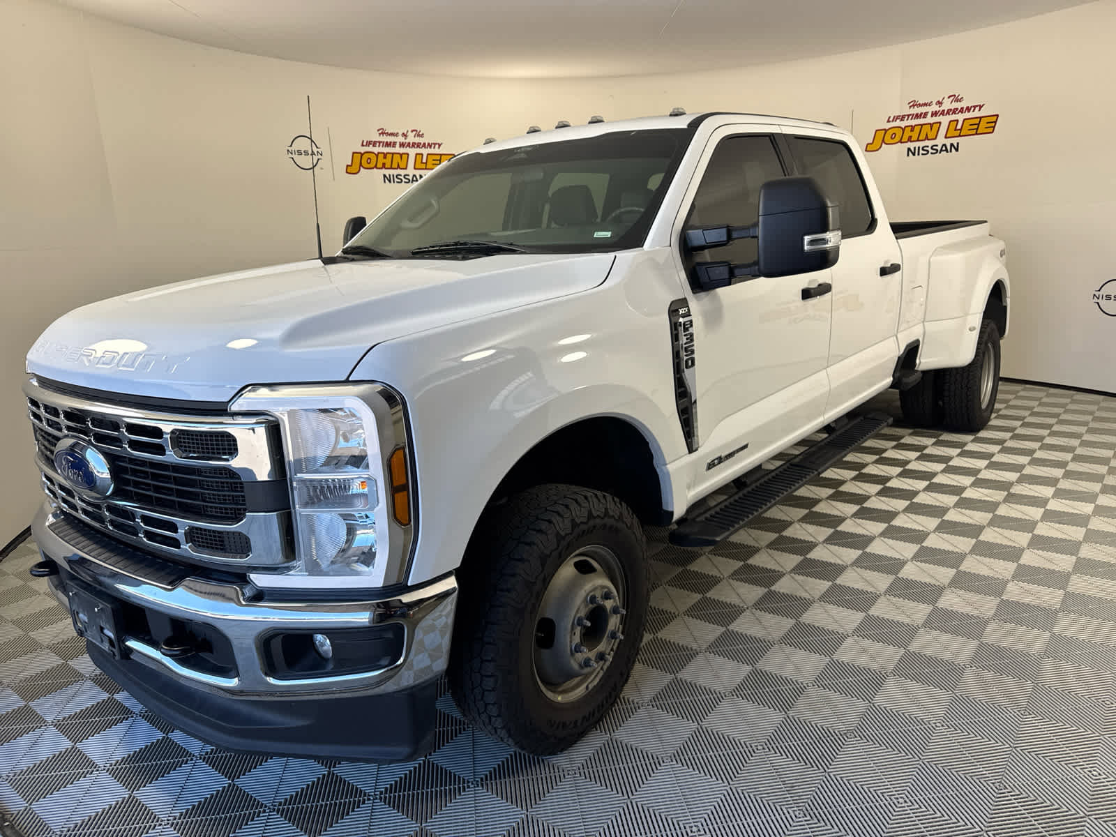 Used 2024 Ford F350 XLT image 1