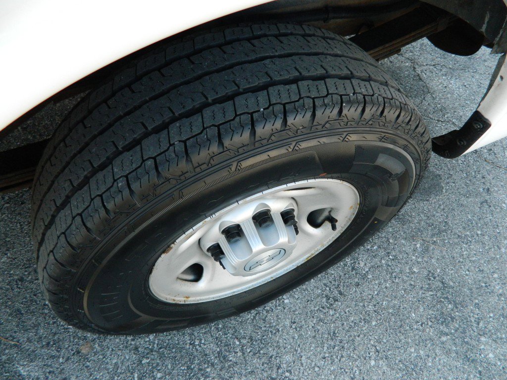 Used 2017 Chevrolet Express 2500 image 22