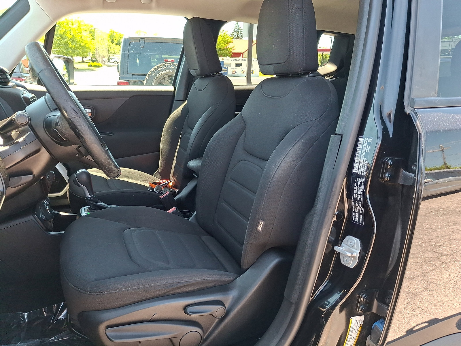 Used 2018 Jeep Renegade Latitude w/ Cold Weather Group AWD/4WD image 13