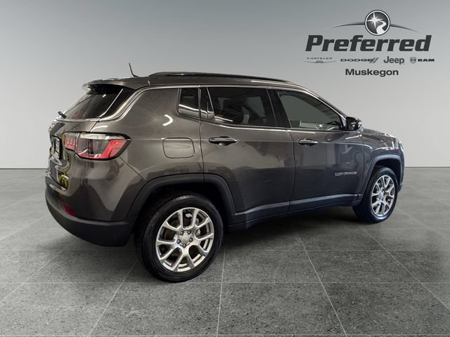Used 2023 Jeep Compass Latitude AWD/4WD image 17