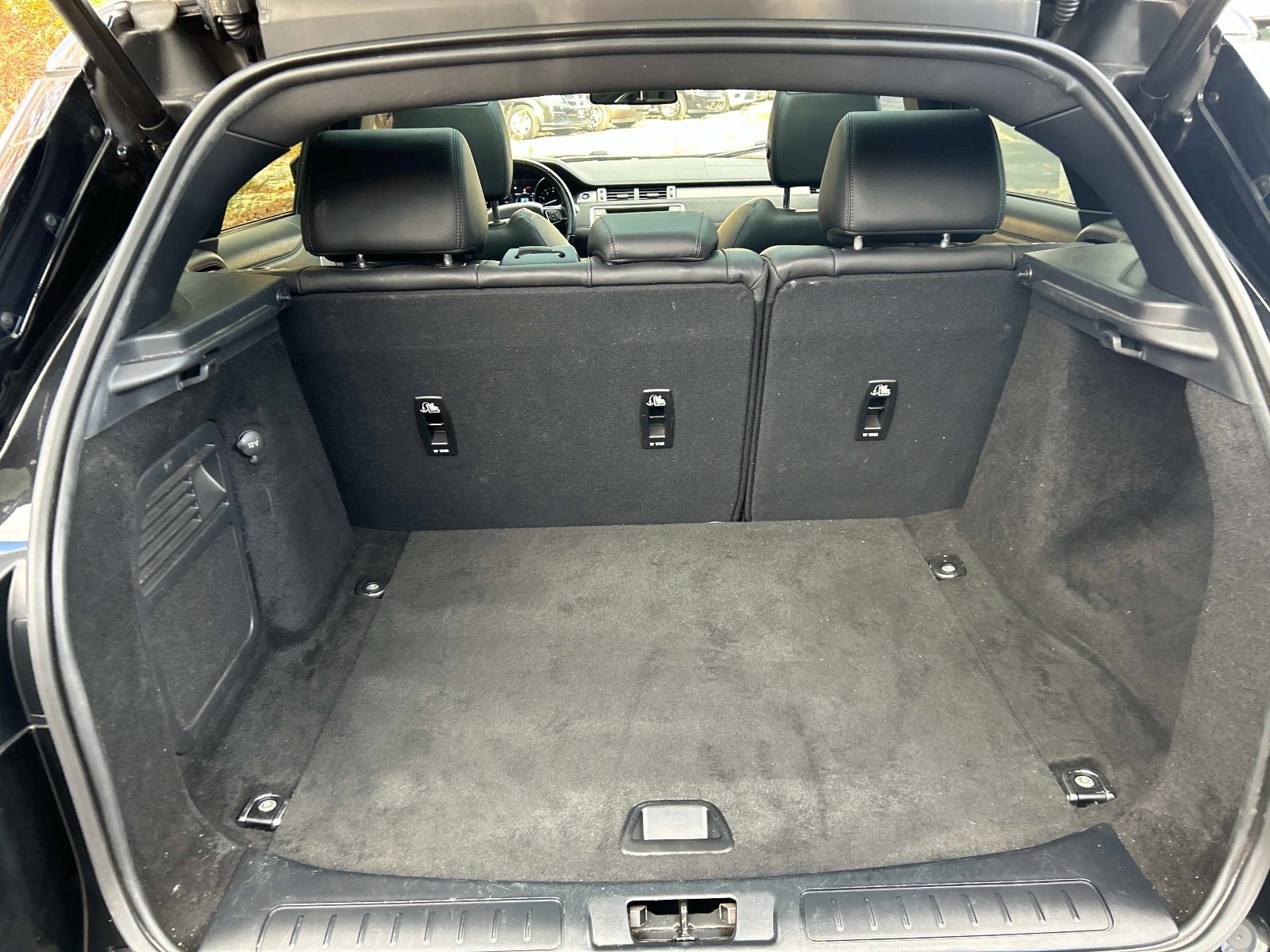 Used 2019 Land Rover Range Rover Evoque Landmark Edition image 11