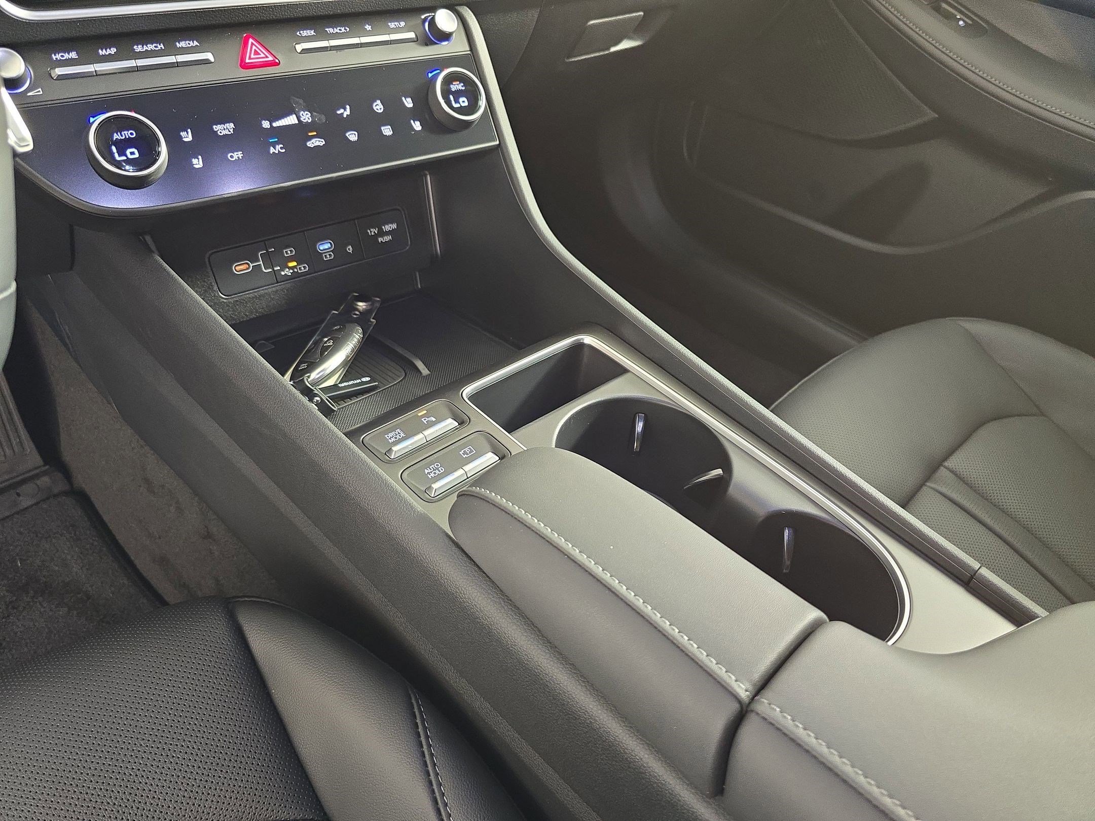 New 2025 Hyundai Sonata Limited image 24