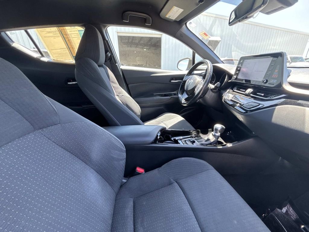Used 2019 Toyota C-HR XLE FWD image 14