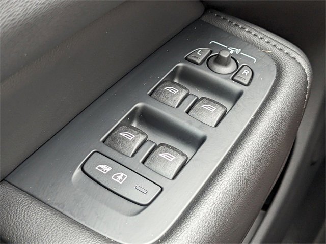 New 2025 Volvo XC60 B5 Plus w/ Protection Package Premier image 27