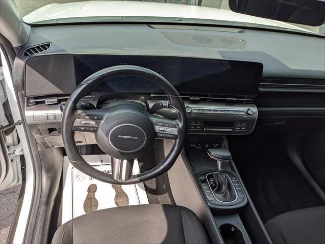 Used 2024 Hyundai Kona SEL FWD image 13