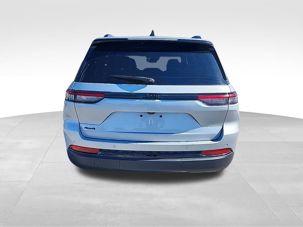 Used 2024 Jeep Grand Cherokee Altitude image 10