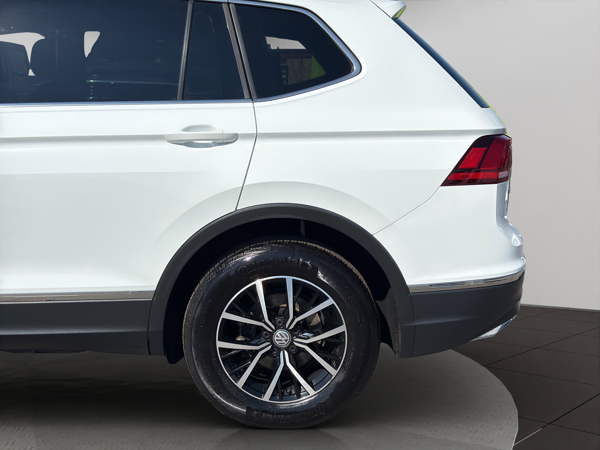 Used 2021 Volkswagen Tiguan SE image 26