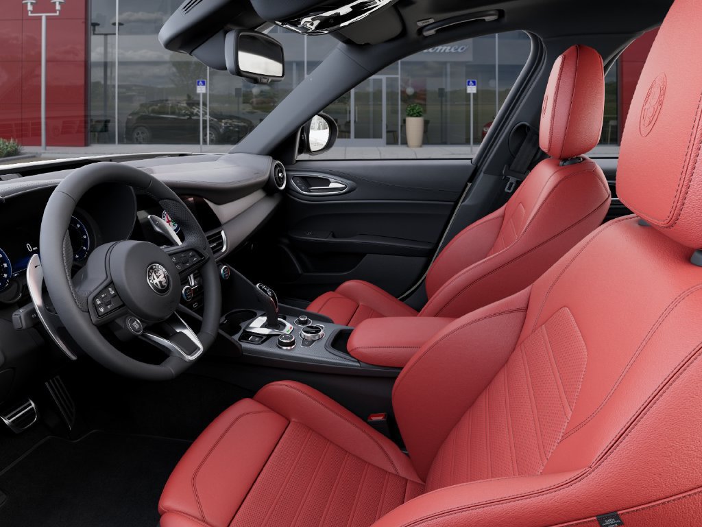 New 2025 Alfa Romeo Giulia AWD w/ Driving Assist Package image 23