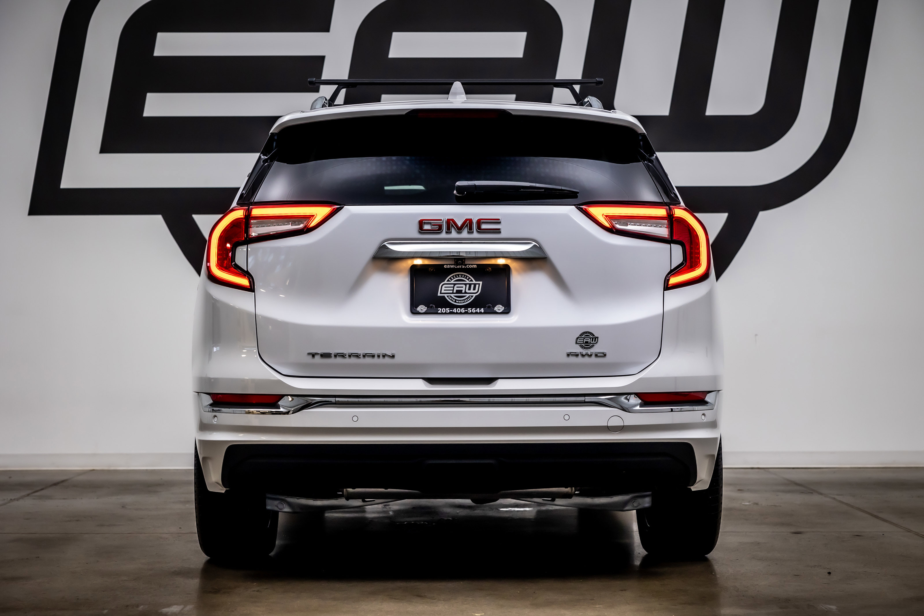 Used 2024 GMC Terrain Denali w/ Denali Premium Package AWD/4WD image 10