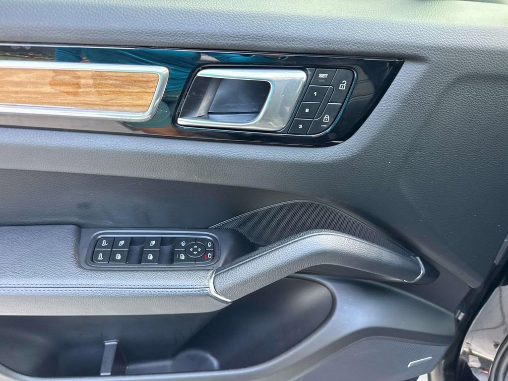 Certified 2023 Porsche Cayenne S Platinum image 23