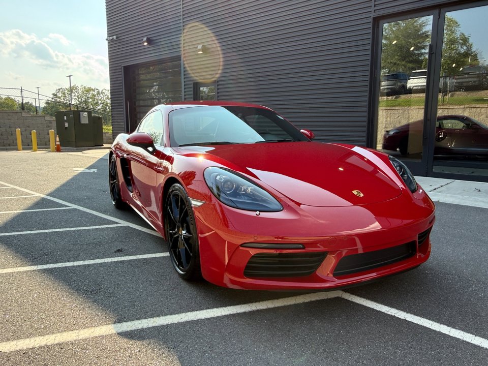 Used 2025 Porsche 718 Cayman RWD image 9