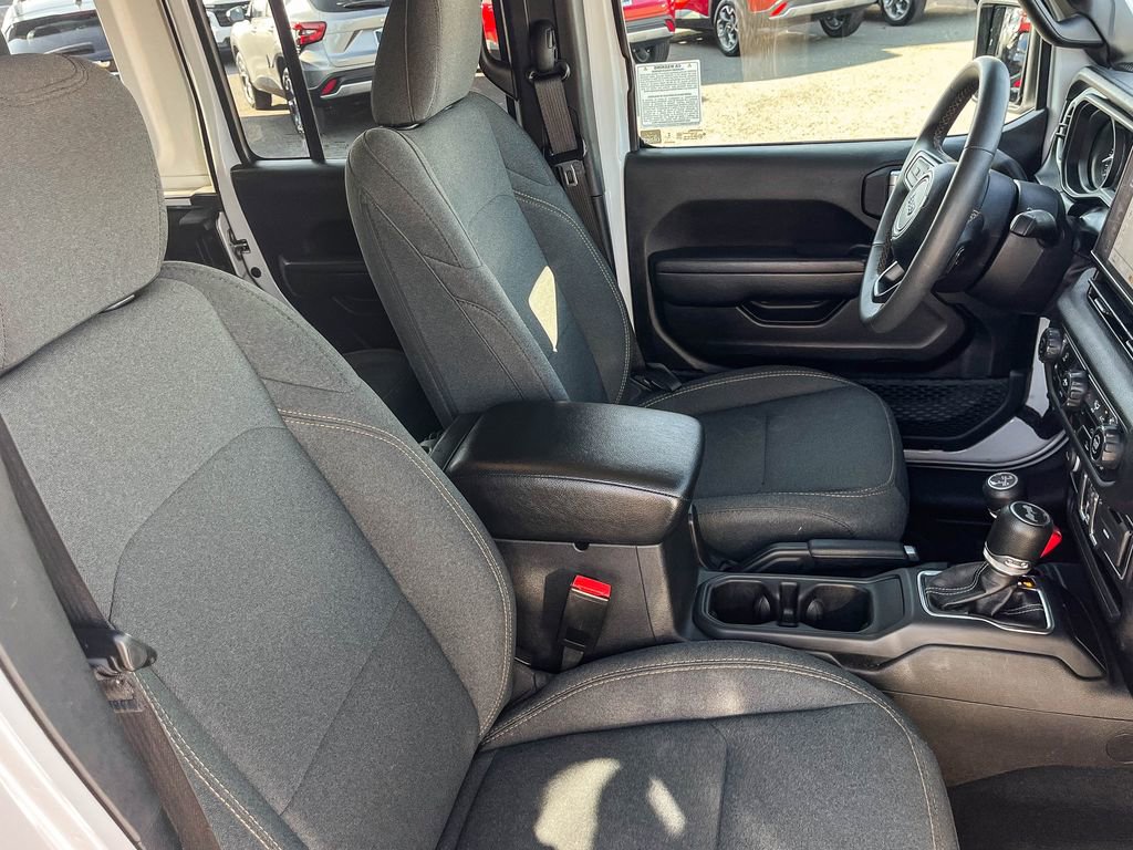 Used 2024 Jeep Wrangler Unlimited image 36