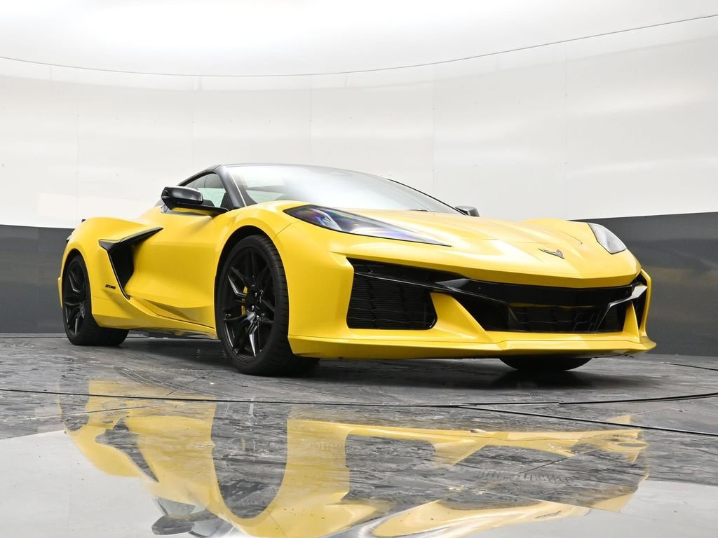 Used 2025 Chevrolet Corvette Z06 w/ Stealth Interior Trim Package RWD image 26