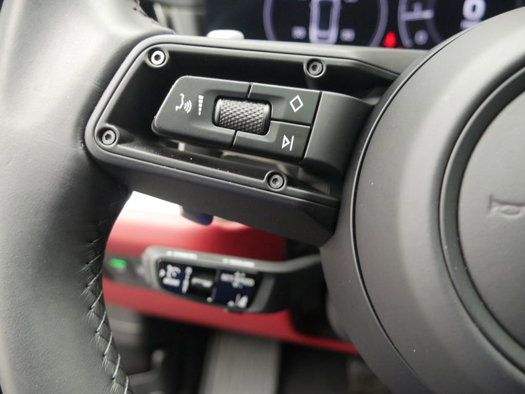 Certified 2026 Porsche Cayenne Coupe image 32