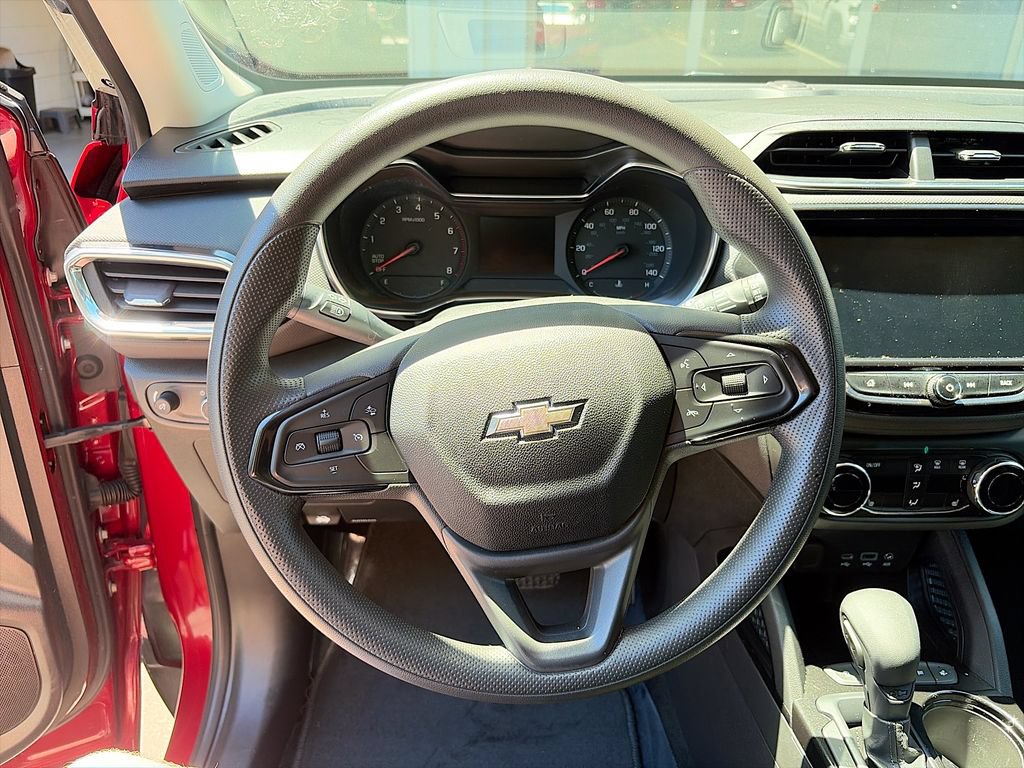 Used 2021 Chevrolet TrailBlazer LT w/ Convenience Package FWD image 11