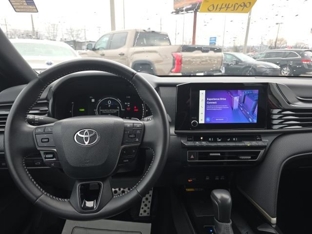 Used 2025 Toyota Camry SE image 11