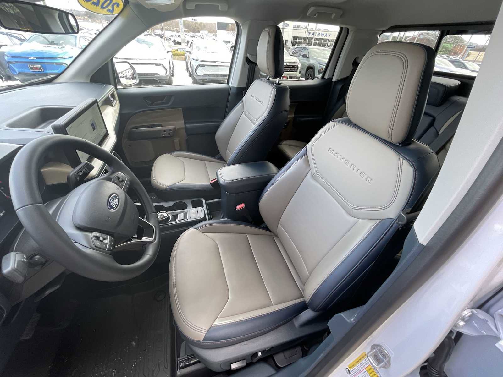 Used 2025 Ford Maverick Lariat w/ 4K Tow Package image 19