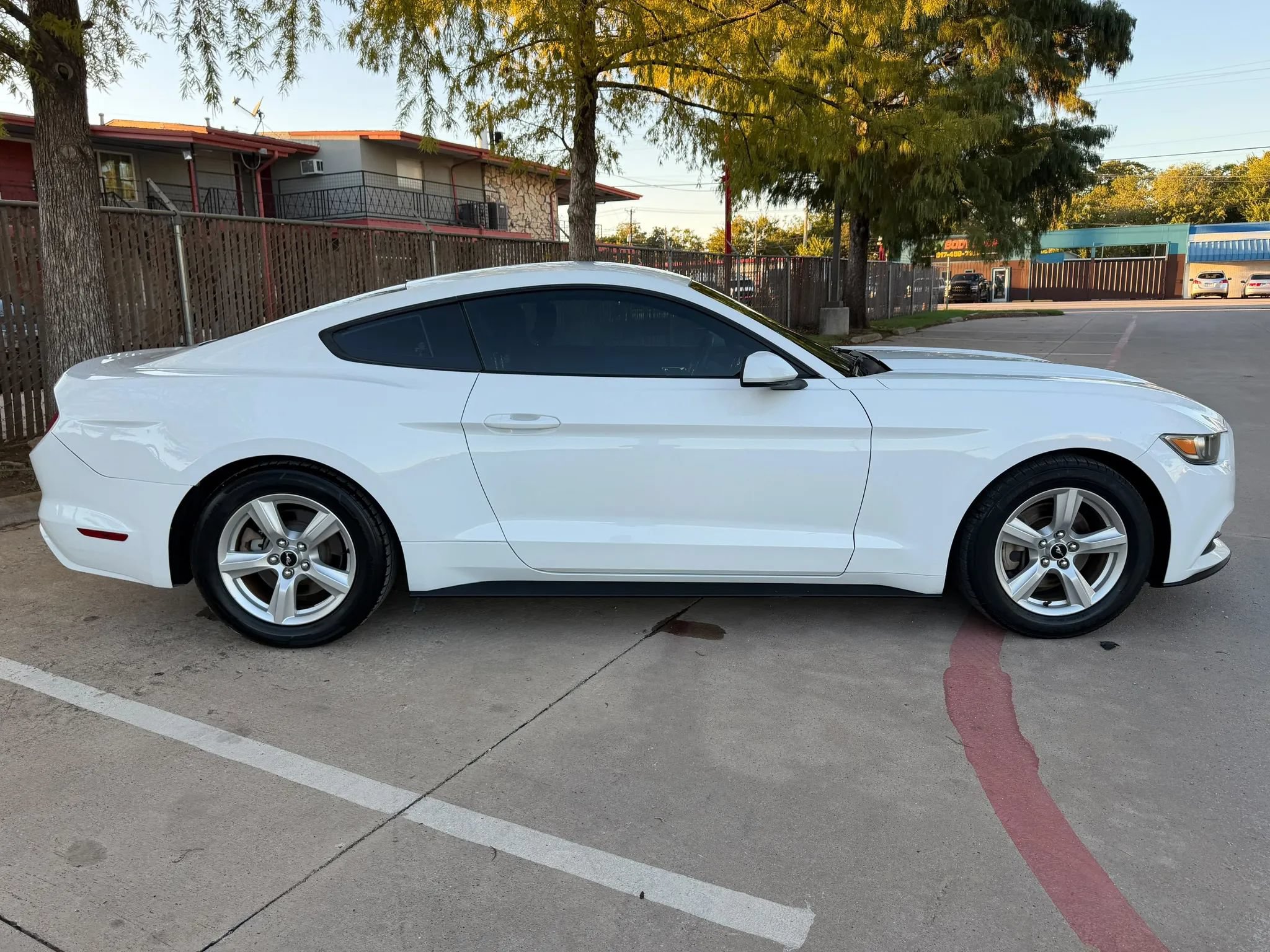 Used 2016 Ford Mustang Coupe RWD image 5