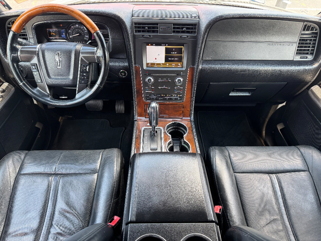 Used 2016 Lincoln Navigator Select AWD/4WD image 10