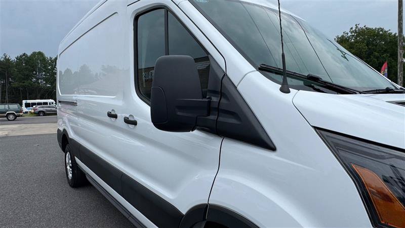 Used 2023 Ford E-Transit Medium Roof RWD image 18