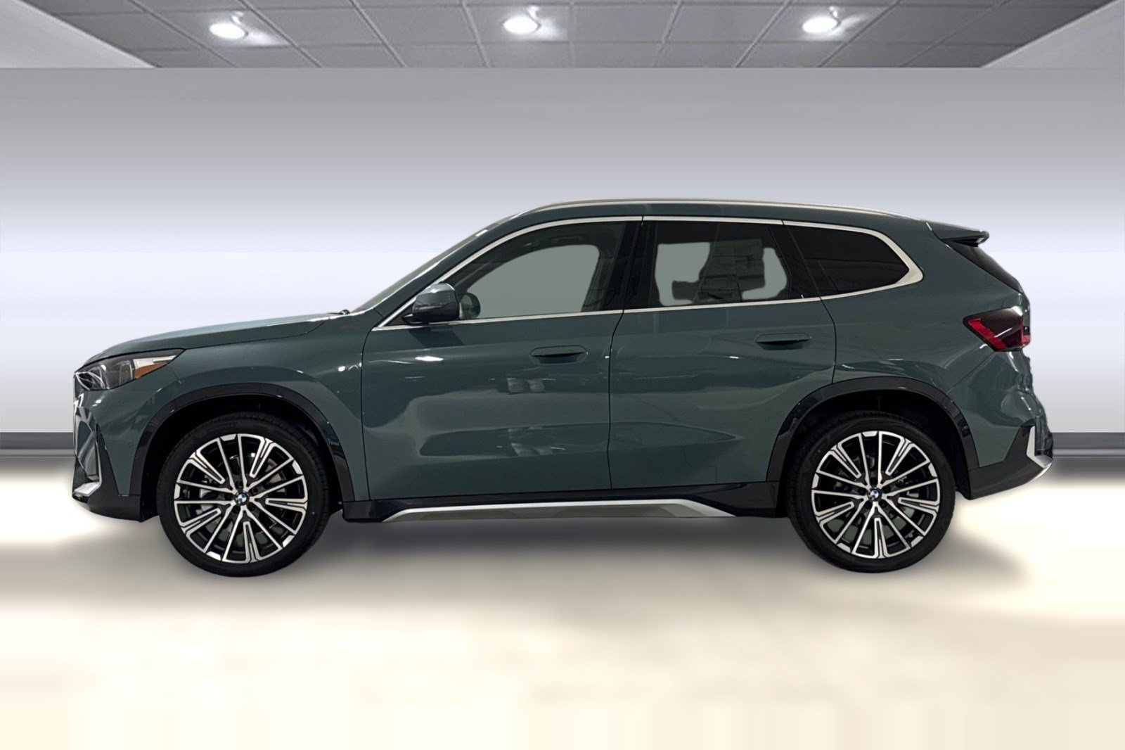 New 2026 BMW X1 xDrive28i w/ Technology Package AWD/4WD image 2