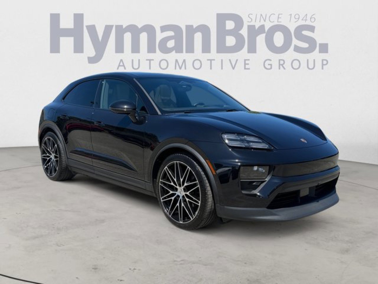 Used 2025 Porsche Macan 4 Electric AWD/4WD image 1