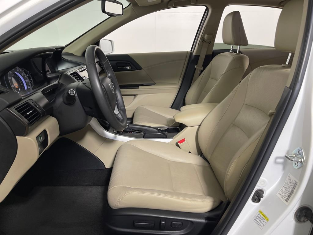 Used 2015 Honda Accord Touring image 12