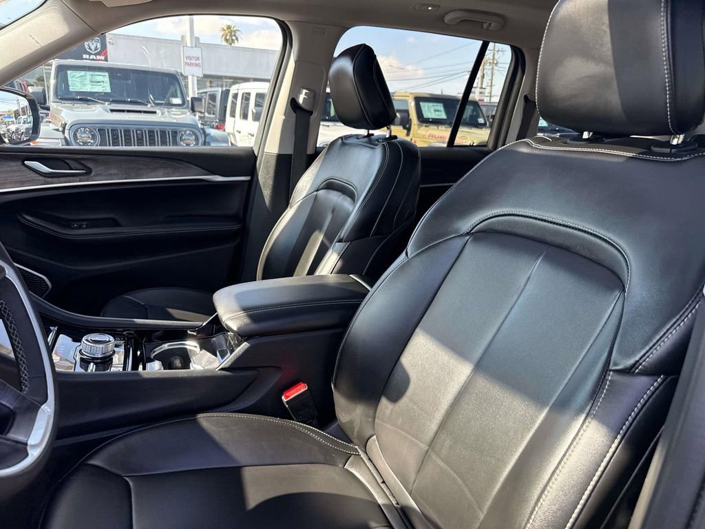 Used 2023 Jeep Grand Cherokee 4WD 4xe image 27