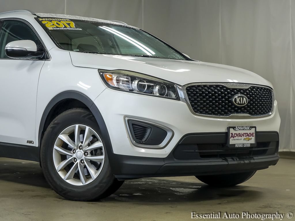 Used 2017 Kia Sorento AWD w/ LX Convenience Package image 3