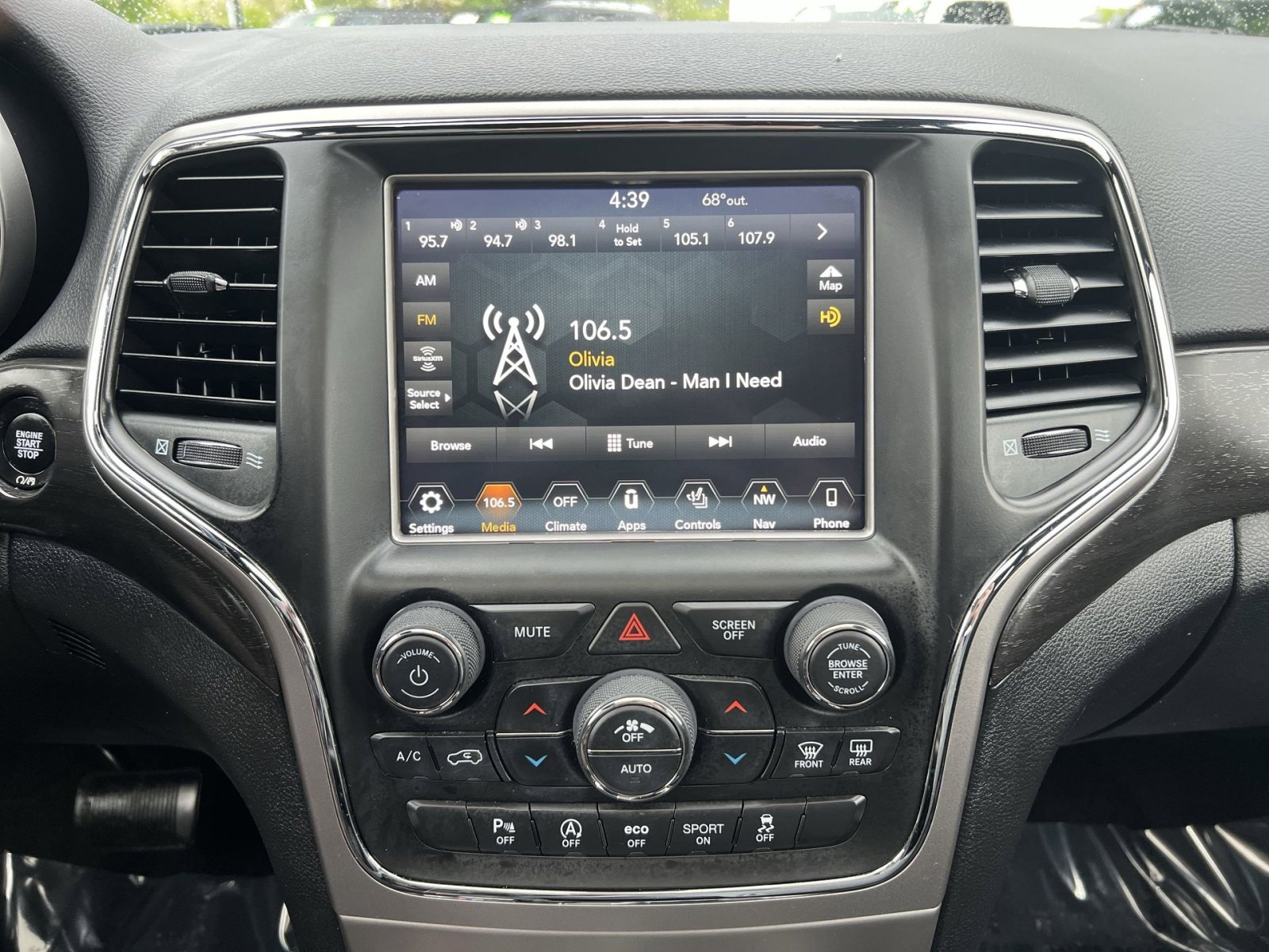 Used 2018 Jeep Grand Cherokee Altitude AWD/4WD image 18
