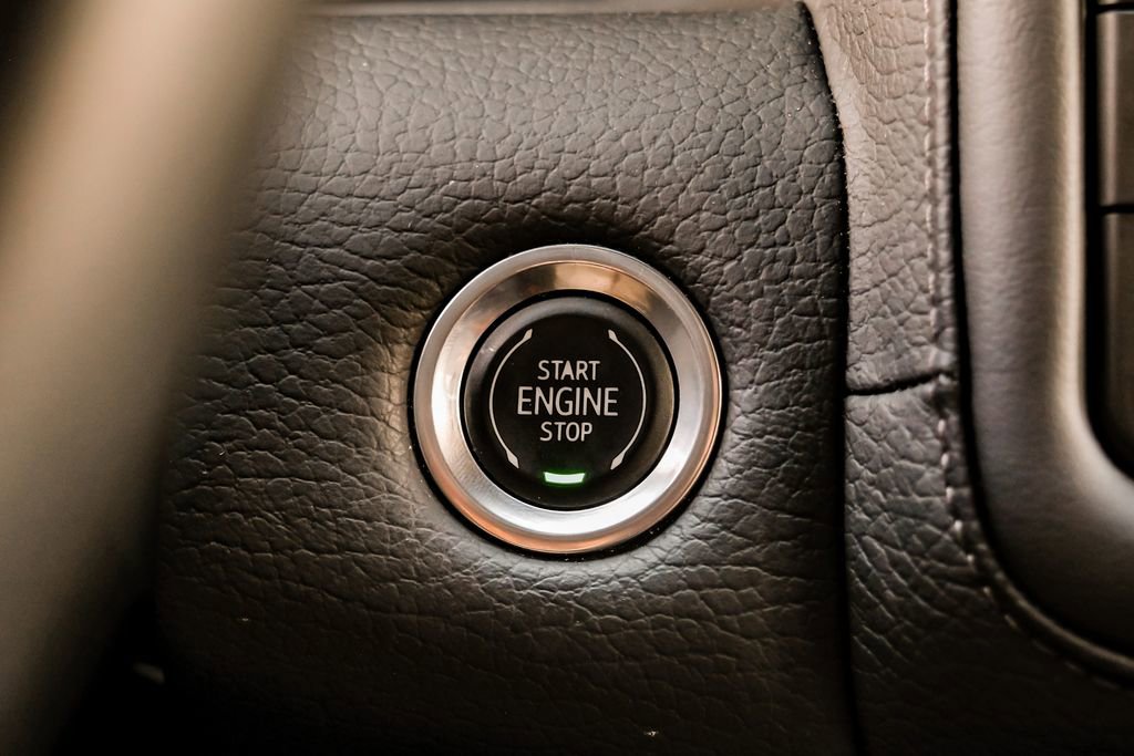 Used 2024 GMC Yukon XL Denali AWD/4WD image 20