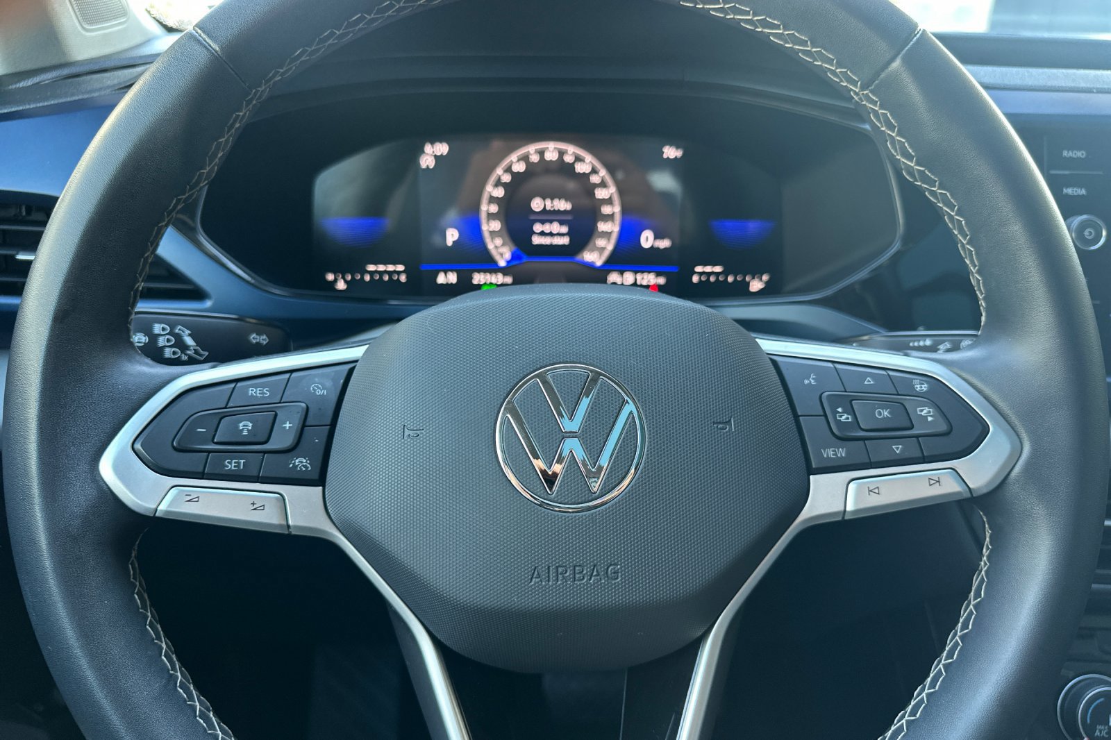 Used 2023 Volkswagen Taos SE w/ Panoramic Sunroof Package FWD image 36