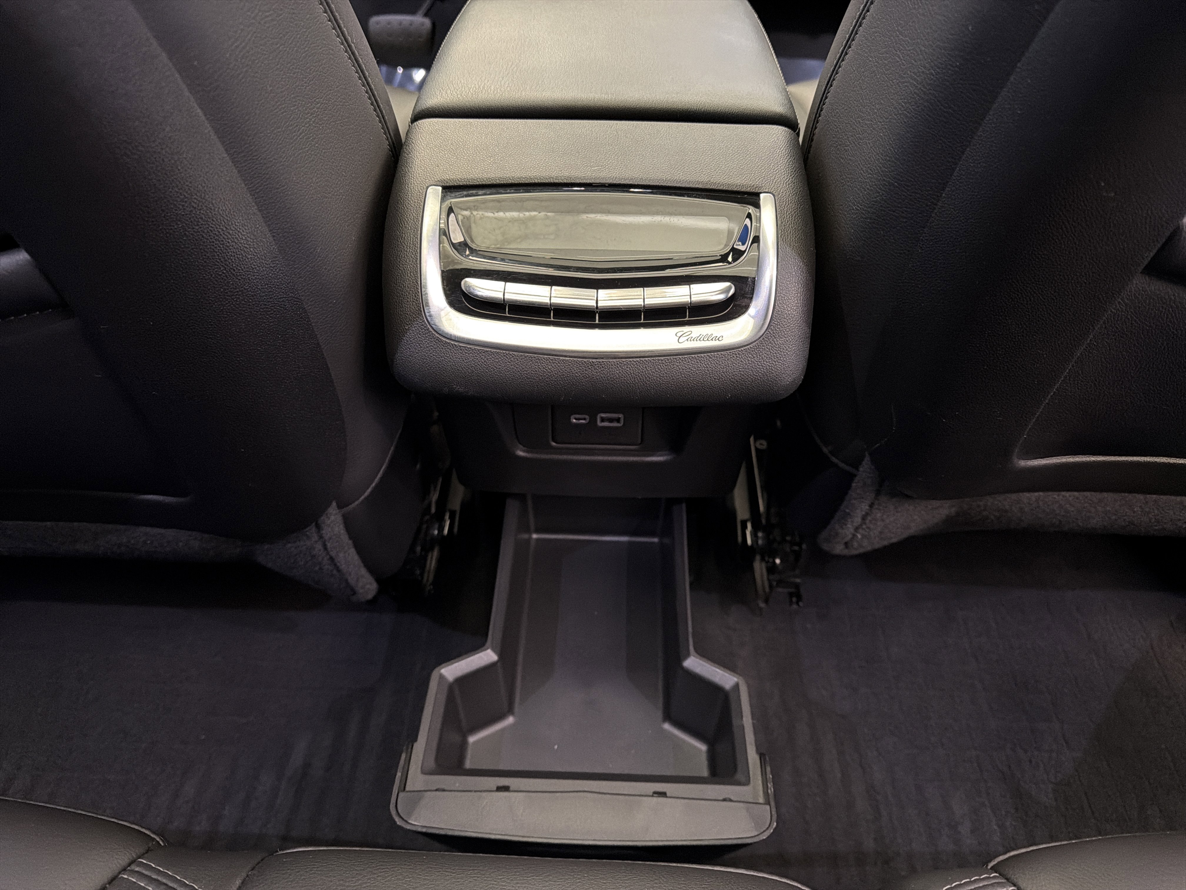 Used 2023 Cadillac XT6 Luxury image 28