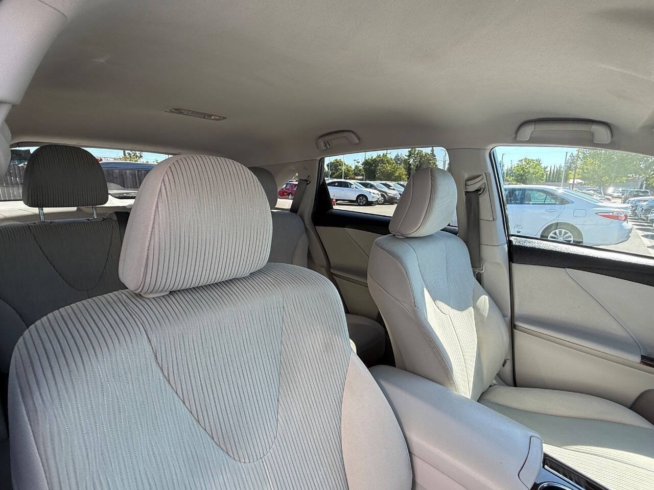 Used 2012 Toyota Venza LE FWD image 16