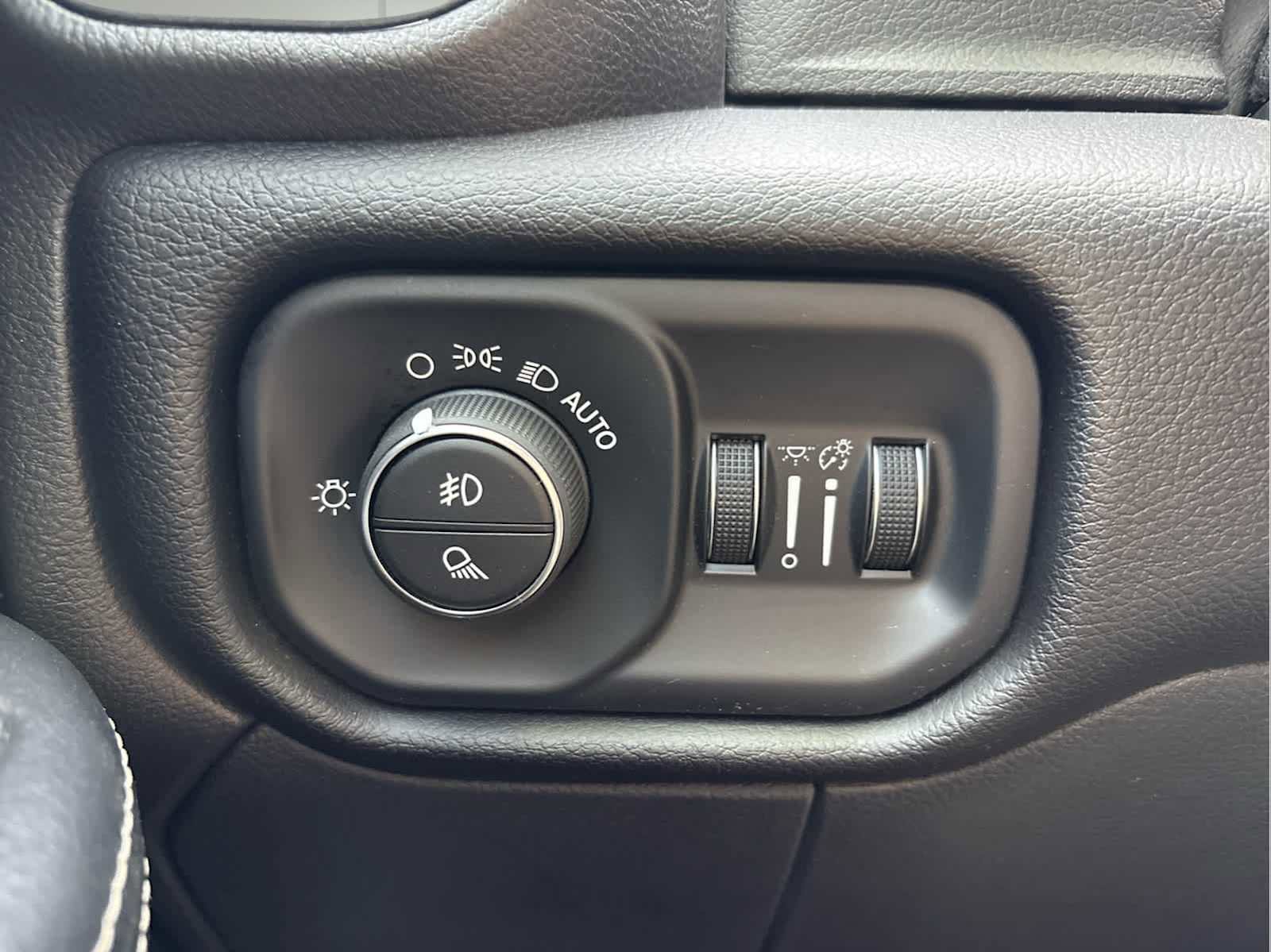 Used 2024 RAM 2500 Laramie image 30