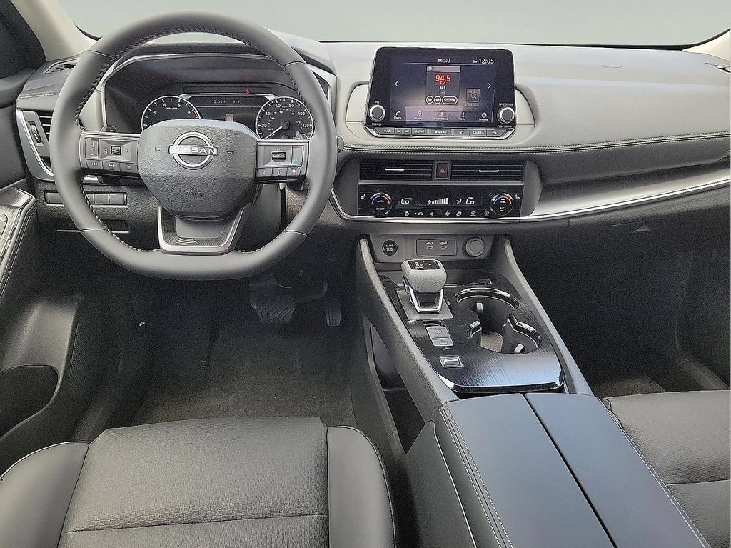 Used 2025 Nissan Rogue SV w/ SV Premium Package FWD image 10
