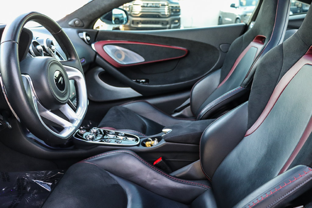 Used 2022 McLaren GT RWD image 18