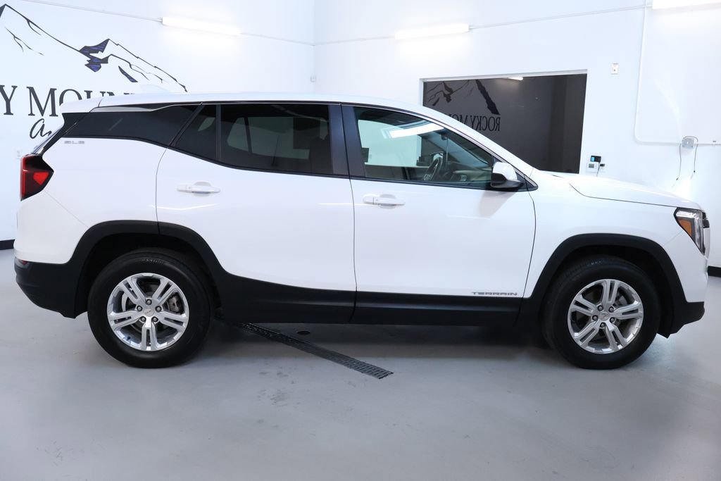 Used 2024 GMC Terrain SLE image 8
